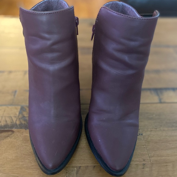 Justfab bootie. Burgundy . Worn. Edgy bootie. - Picture 6 of 6